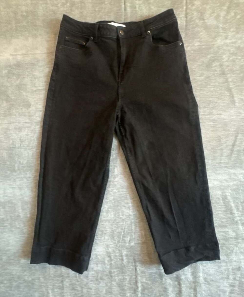 Amazon Essentials Women's High-Waisted Cropped Wide Leg Black Jeans 12